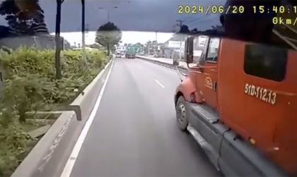 Văn hoá giao thông: Clip tài xế công ten nơ 51D 11213 