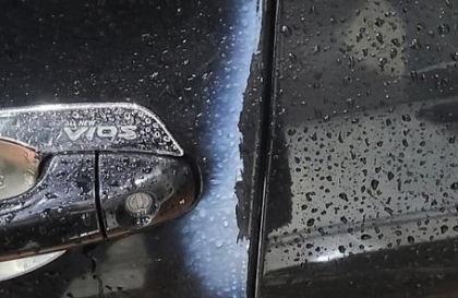 Có bác nào bị bong sơn cửa xe Vios khi đi mưa như em không ạ?