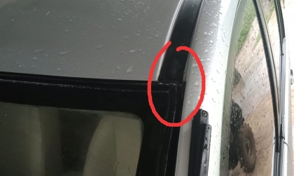 Xin cách khắc phục xe Innova bị nước vào từ trần?