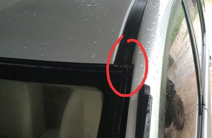 Xin cách khắc phục xe Innova bị nước vào từ trần?