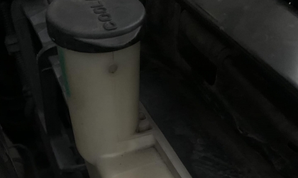 Xin tư vấn về bình nước làm mát xe Kia Cerato?