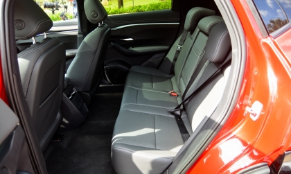 Ghế sau của VF6 và VF7 có ngả để nằm được không?