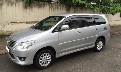 Xin tư vấn xe Innova bị giật mạnh ở két nước?