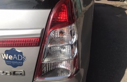 Xin tư vấn đèn hậu xe Innova bị vỡ