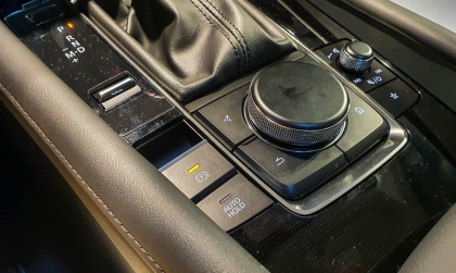 Xin tư vấn về phanh tay điện tử xe Mazda3