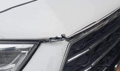 Xe hyundai accent bị vỡ vụn phần đầu đèn phải làm sao?