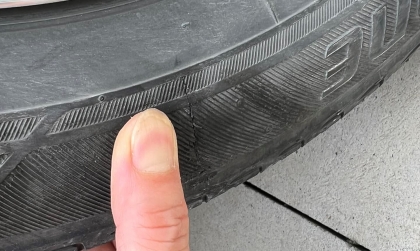 Lốp xe Vios mới đi 1 vạn 7 đã bị nứt có sao không ạ?