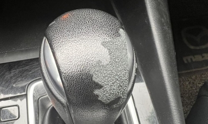 Mazda3 bị bong da cần số