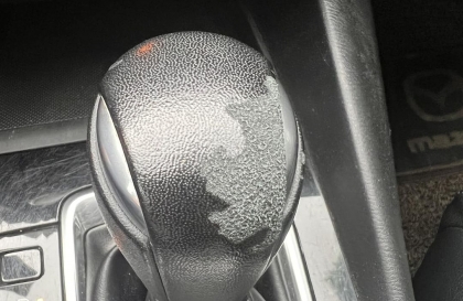 Mazda3 bị bong da cần số