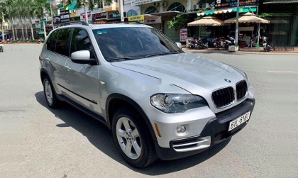 BMW X5 2010 để chìa khoá trong xe bị hết ắc-quy