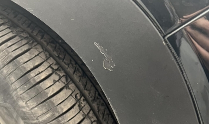 Tróc nhựa chắn bánh Tucson thì phải xử lý thế nào?