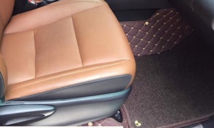 Innova bị nước ngấm vào sàn xe do đâu?