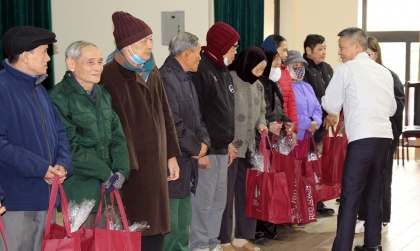 Toyota Việt Nam trao quà Tết cho các hộ gia đình chính sách tại tỉnh Vĩnh Phúc