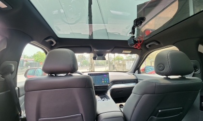 Cửa sổ trời trở thành tùy chọn trên VinFast VF 9 