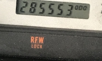 Ford Ranger 2006 hiển thị RFW trên tablo là sao ạ?