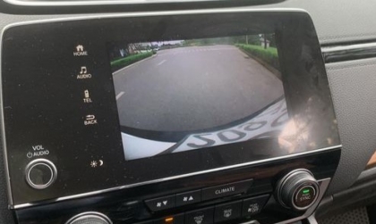 Xe Honda CR-V của em mở cam lùi ra bị thế này là sao ạ?