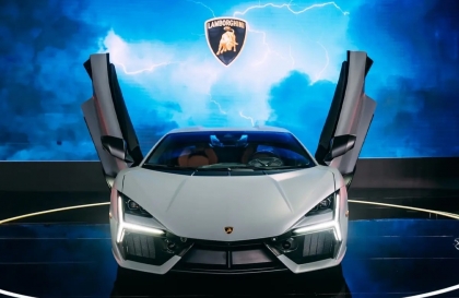 Siêu xe Hybrid Lamborghini Revuelto ra mắt Việt Nam