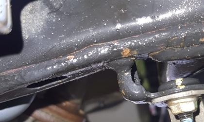 VinFast Fadil của em bị gỉ càng sau thế này có sao không ạ?