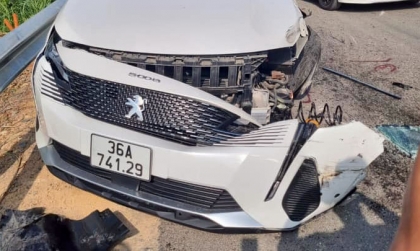 Ảnh TNGT: Đối đầu trực diện, KIA K3 đọ độ cứng cùng Peugeot 5008