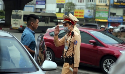 Mức phạt lái ô tô mà không mang Giấy phép Lái xe