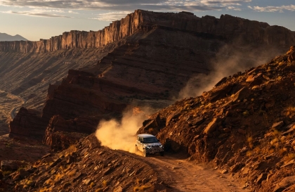 Land Rover Defender sắp có thêm phiên bản hiệu năng cao
