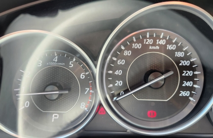 Hỏi về các cảnh báo trên đồng hồ Mazda6