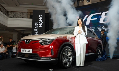 VinFast VF 8 phiên bản nâng cấp chính thức ra mắt, lần đầu tiên được trang bị AI tạo sinh cho trợ lý ảo