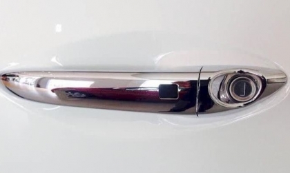 Nút bấm cửa Hyundai i10 không nhận do đâu?