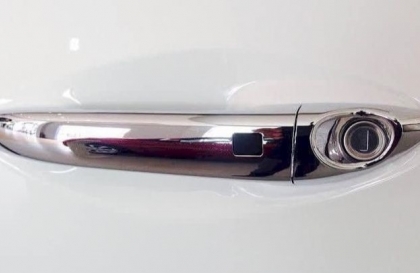 Nút bấm cửa Hyundai i10 không nhận do đâu?