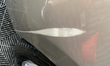 Mazda3 bị nước nhỏ giọt và dính thế này thì nên vệ sinh thế nào?