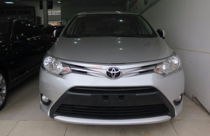 Toyota Vios bị cháy một bên đèn pha, nên thay cả hai hay không?