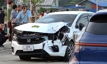 Ảnh TNGT: Honda City tan hoang sau cú đâm tốc độ cao
