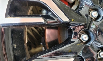 Má phanh xe Outlander thế này có vấn đề gì không ạ?