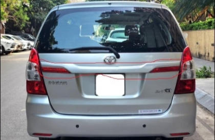 Tháo ốp sau đuôi xe Innova thế nào các bác nhỉ?