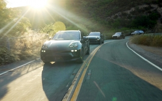 Clip Tay đua Timo Bernhard lái thử nguyên mẫu Macan EV và trải nghiệm công nghệ E-Performance 