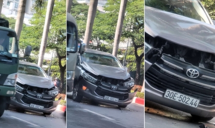 Ảnh TNGT: Toyota Innova trơ trọi giữa đường sau tai nạn với cản trước gãy rời