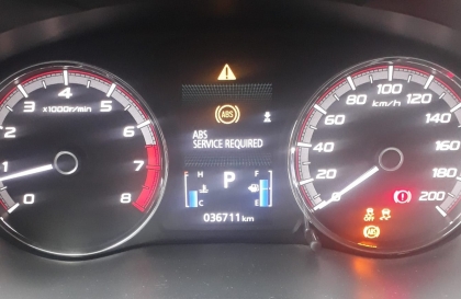 Xe Xpander bị lỗi thế này có tự khắc phục được không ạ?