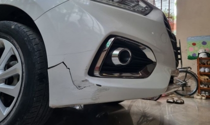 Xin hướng giải quyết xe Hyundai Accent vỡ viền cản trước?