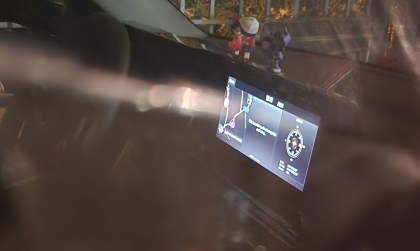 Làm sao để tắt màn hình xe Kia Seltos khi đóng cửa?