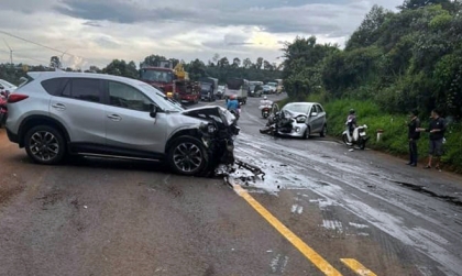 Ảnh TNGT: Tai nạn chết người khi Mazda CX-5 đâm vào xe tập lái