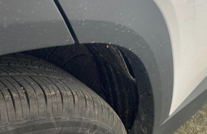 Tucson mới dùng 1 năm đã bị xệ chắn bùn thì phải làm thế nào?