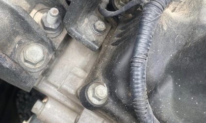 Grand i10 bị xì nhớt thế này có sao không các bác?