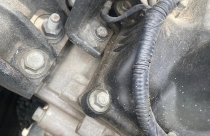 Grand i10 bị xì nhớt thế này có sao không các bác?