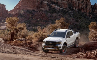 Ford Việt Nam đưa về các phiên bản Ranger Stormtrak và Everest Platinum mới – giá bán giữ kín