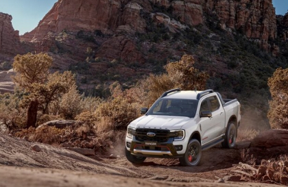 Ford Việt Nam đưa về các phiên bản Ranger Stormtrak và Everest Platinum mới – giá bán giữ kín