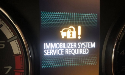 Xpander không khóa cửa được mà kêu báo động là bị gì?