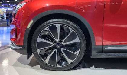 Có bác nào đã thay lốp cho VF 8 chưa?