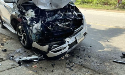 Ảnh TNGT: Hyundai Tucson tan nát vì đâm vào đuôi xe tải