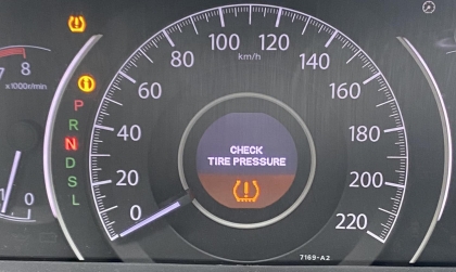 Xe Honda CR-V bơm xong vẫn thấy báo lỗi áp suất lốp là sao?