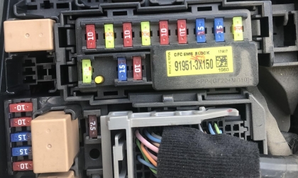 Xe Kia Cerato bị mất đèn gầm và đồng hồ là lỗi gì ạ?